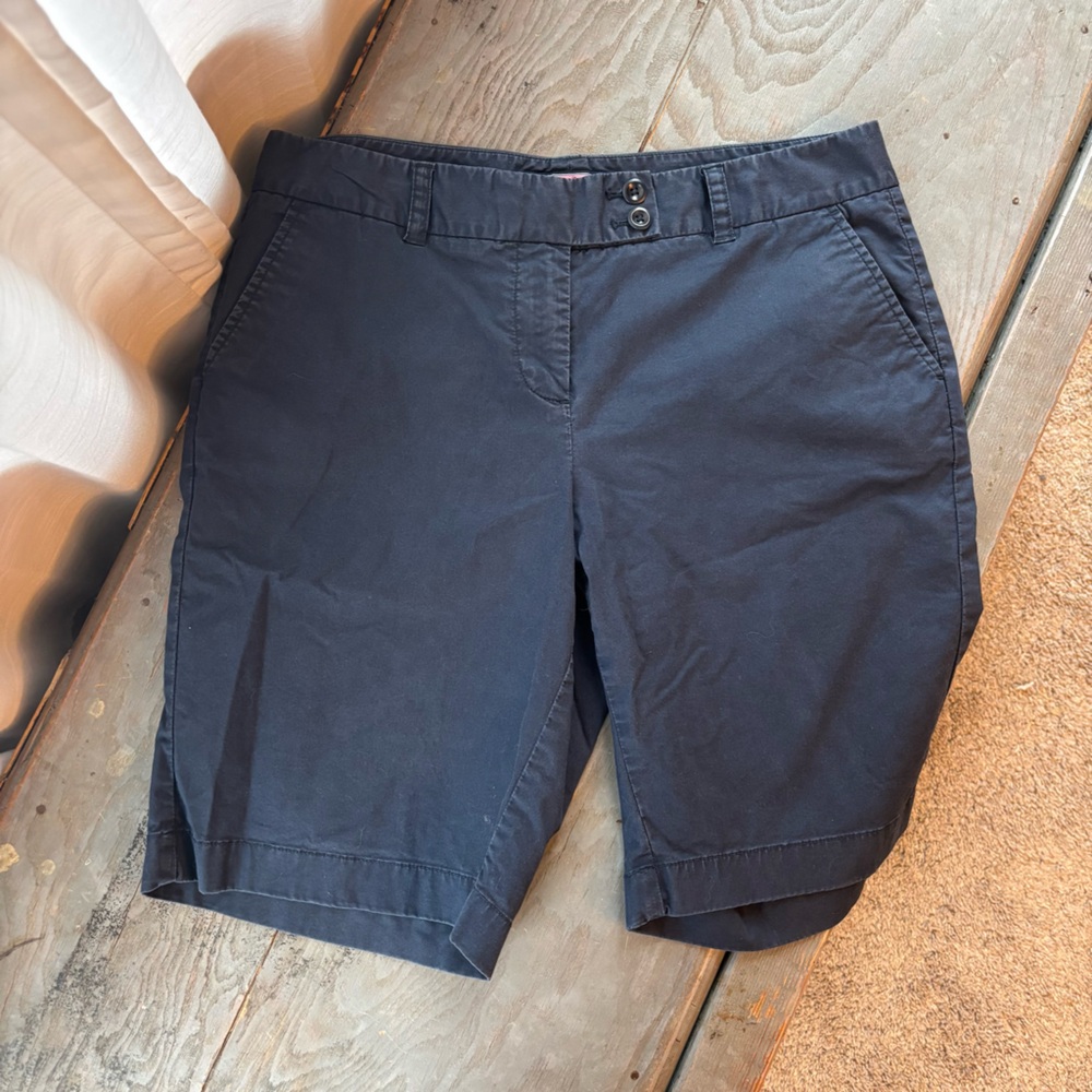 Vineyard Vines Navy shorts | size 10
